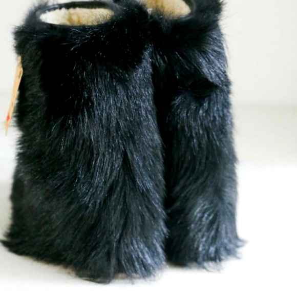 NWT Oscar Sport Real Goat Fur Huge Fluffy Moon Winter Boots SZ 7 - Picture 2 of 5